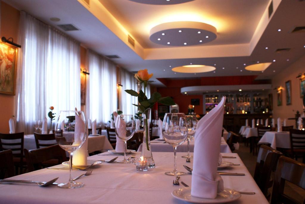 Hotel Wald Warsaw Exterior photo